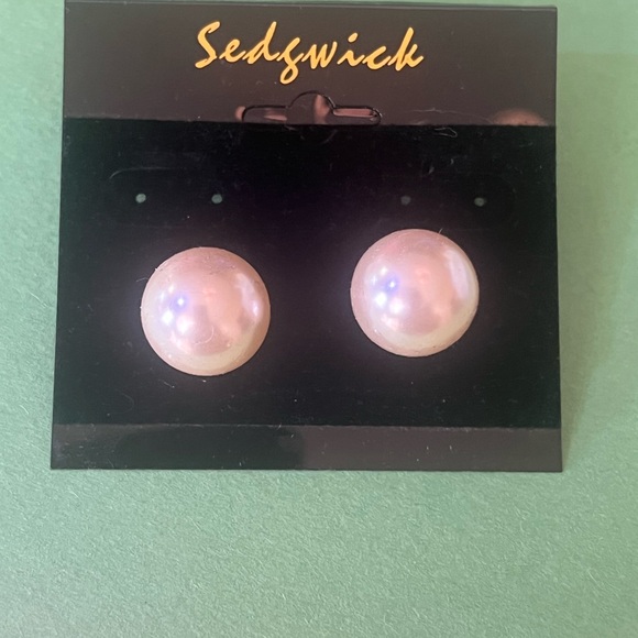 Sedgwick faux pearl earrings with pearls on both sides - Picture 1 of 3